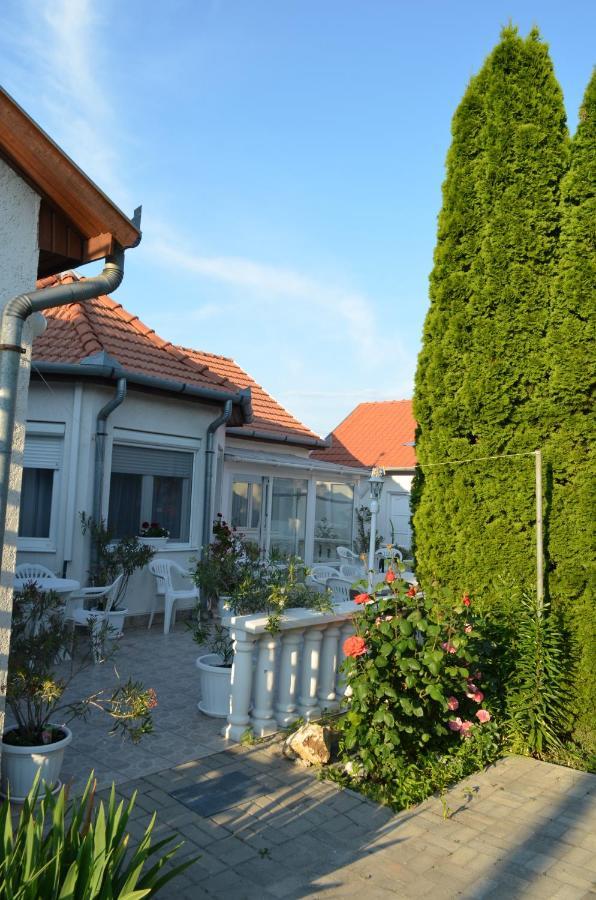 Henrietta Vendégház Hajdúszoboszló Extérieur photo
